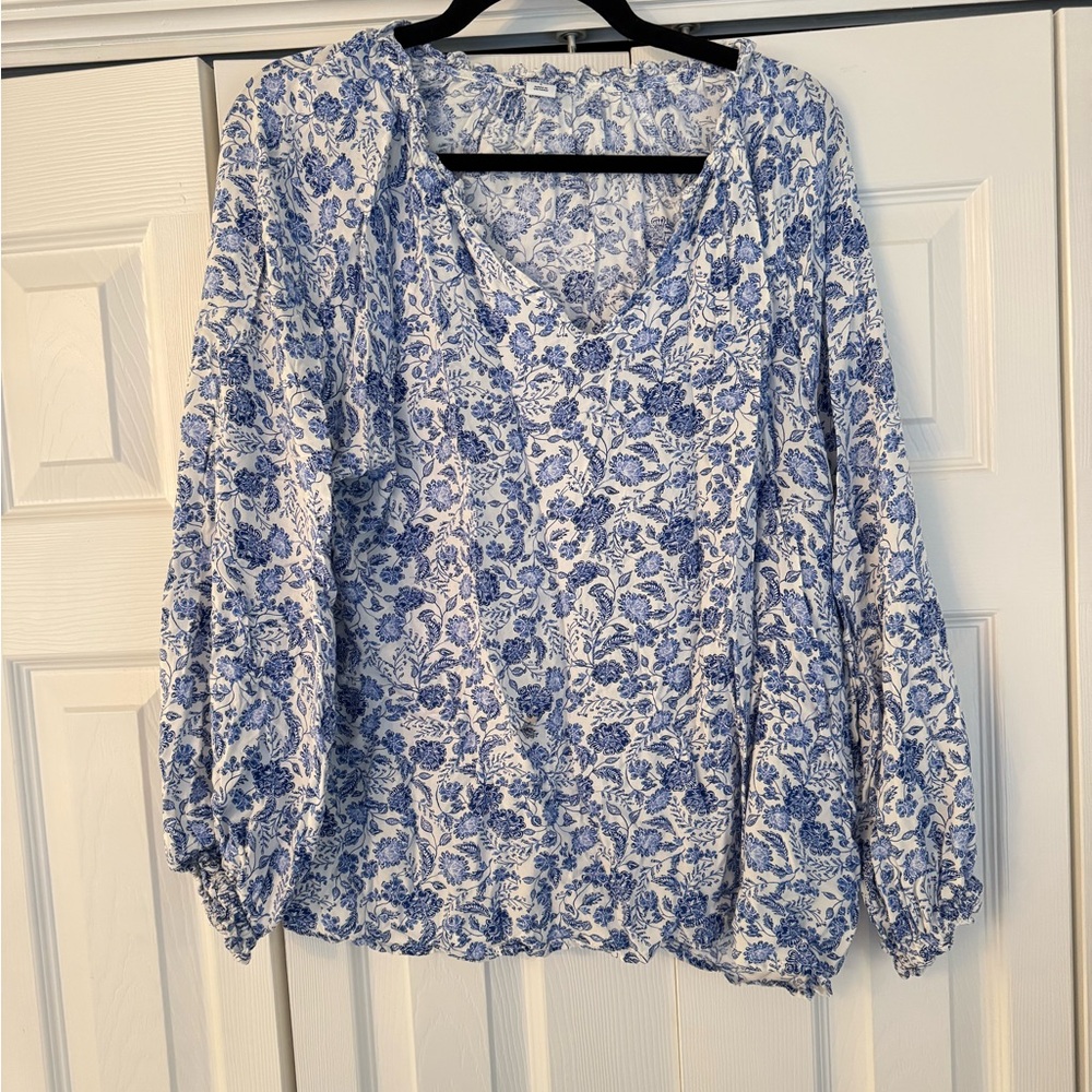 Floral Blue and White Women's Top Size Large